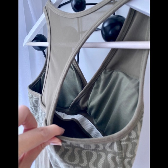 3 for 40$- Lululemon top 4 - Picture 3 of 3